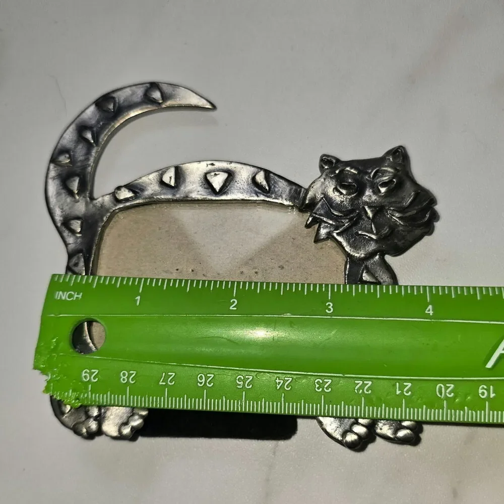 97 Ashleigh Manor Taiwan Designer Cat Picture Frame Pewter Vintage